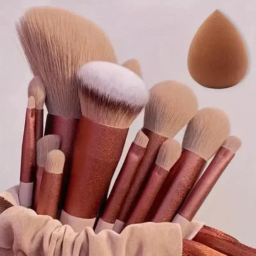 Soft and fluffy makeup brush set